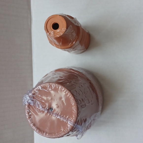 4/$30 Assorted Mini Plant Pots - Picture 3 of 6